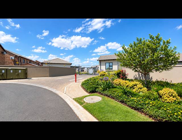 3 BEDROOM TOWNHOUSE FOR SALE IN ALBERTSDAL